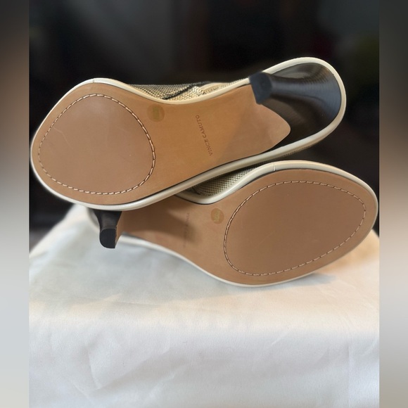 BRAND NEW Vince Camuto Cream Finndayas Peep-Toe Bootie - Picture 8 of 8